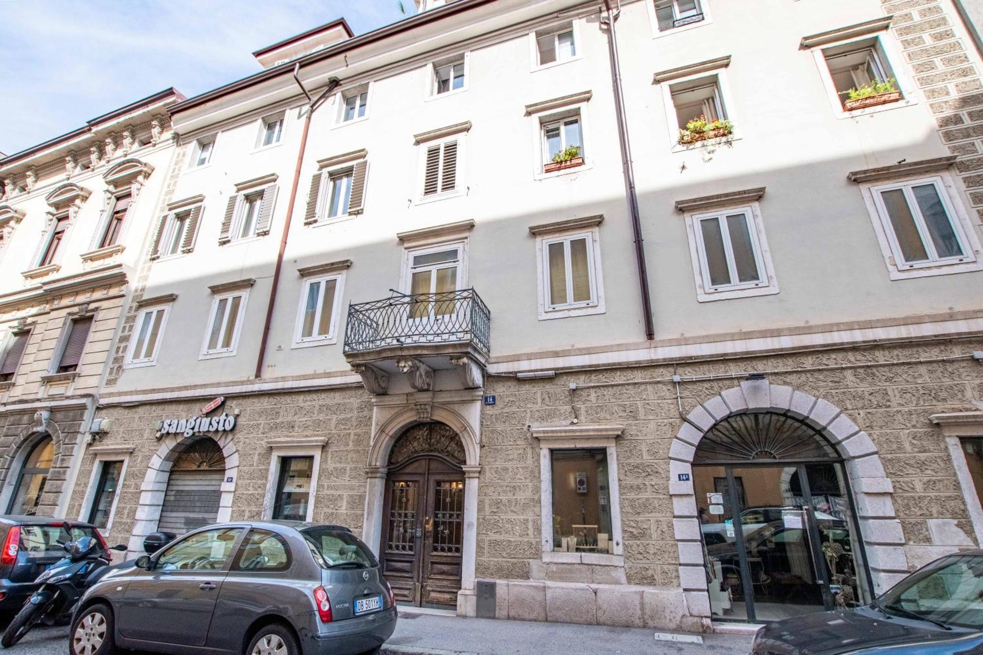 White Tower Guesthouse Trieste Eksteriør bilde
